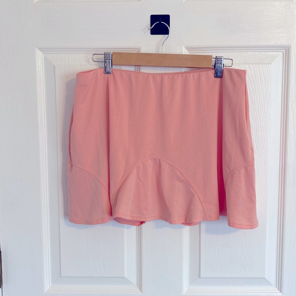 Tail Ladies Skort, Size Large, Peach, 2 pockets, EUC gently worn no defects